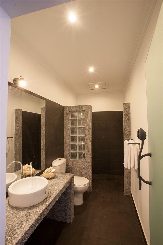 Hotel The 252 Phnom Penh Esterno foto