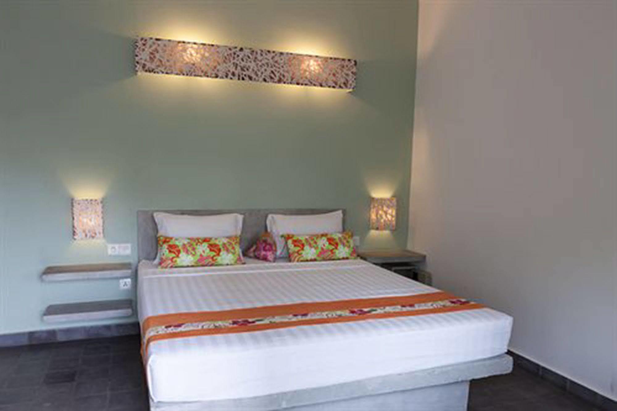 Hotel The 252 Phnom Penh Esterno foto