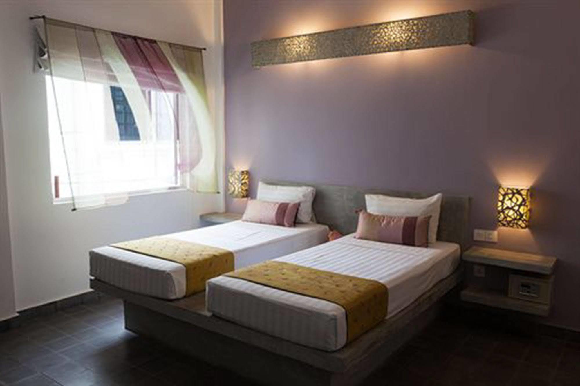 Hotel The 252 Phnom Penh Esterno foto