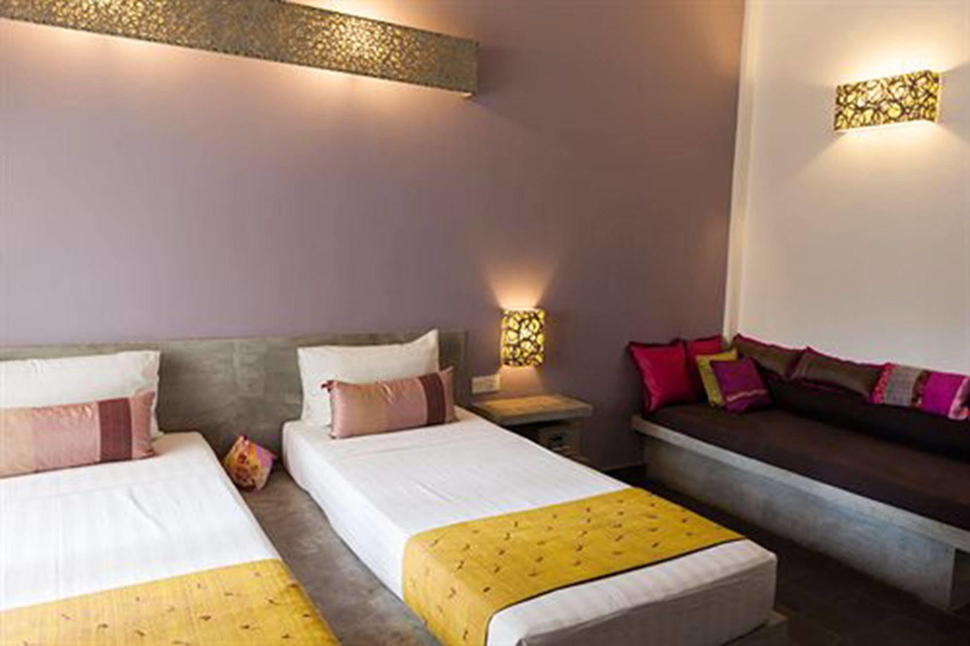 Hotel The 252 Phnom Penh Esterno foto