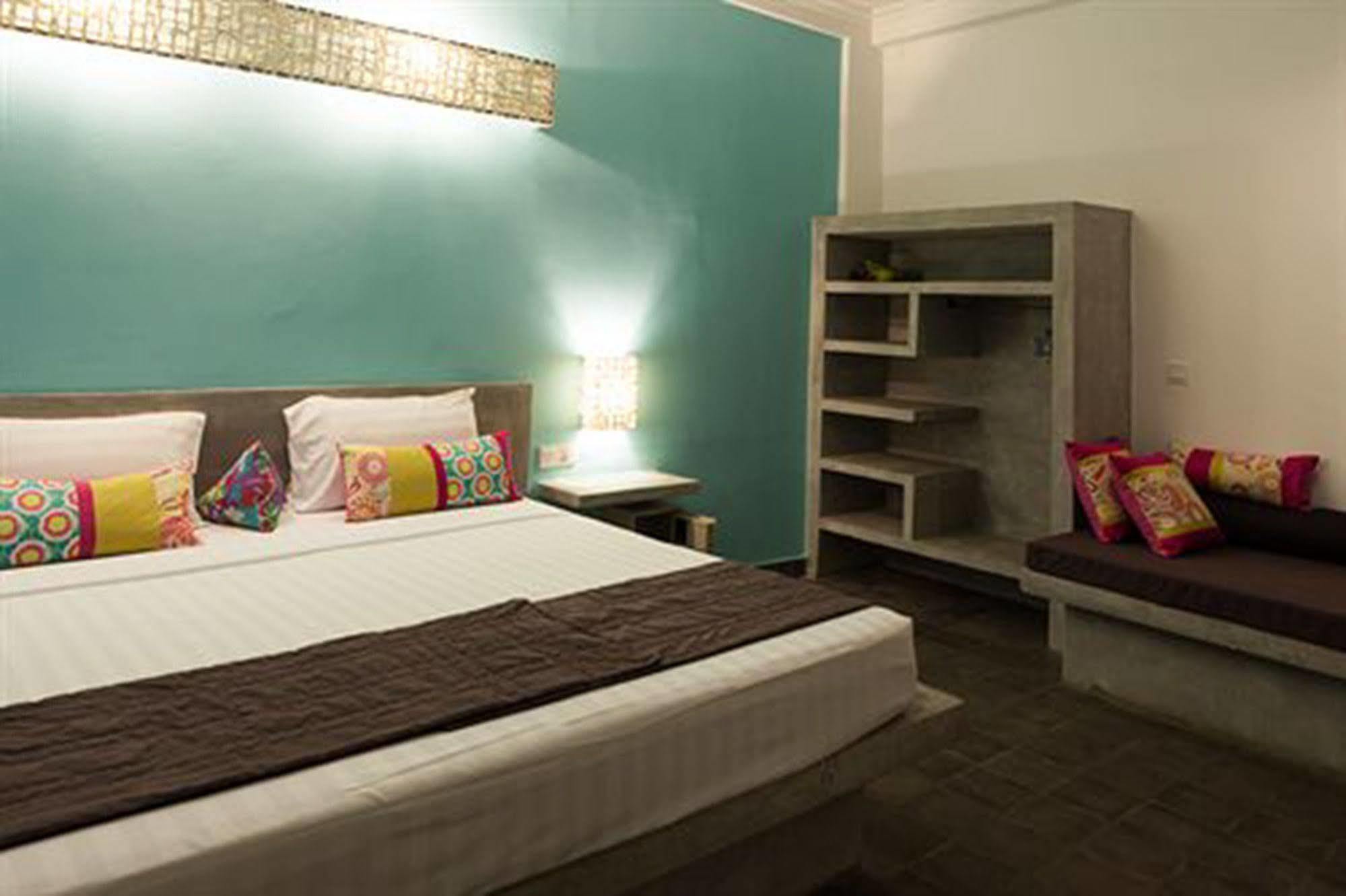 Hotel The 252 Phnom Penh Esterno foto