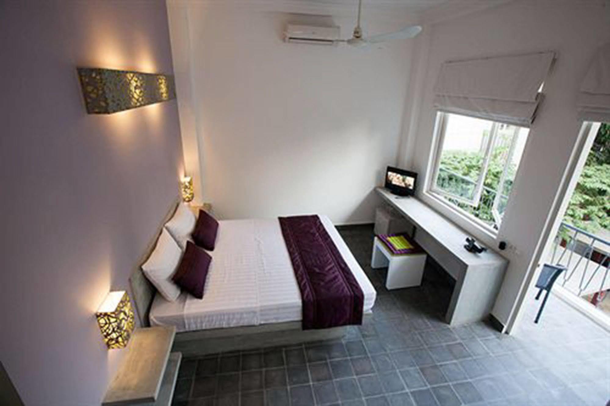 Hotel The 252 Phnom Penh Esterno foto