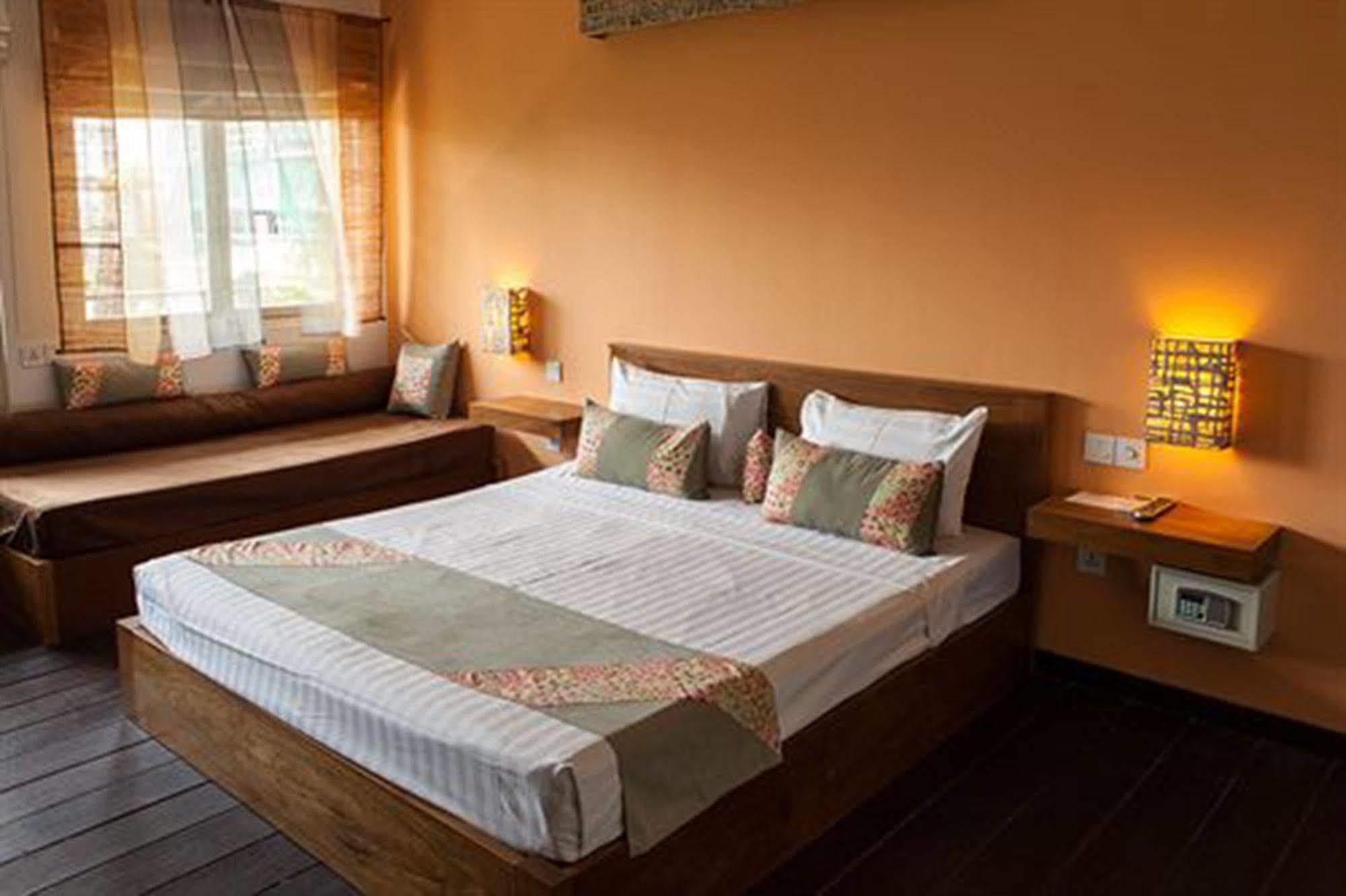 Hotel The 252 Phnom Penh Esterno foto