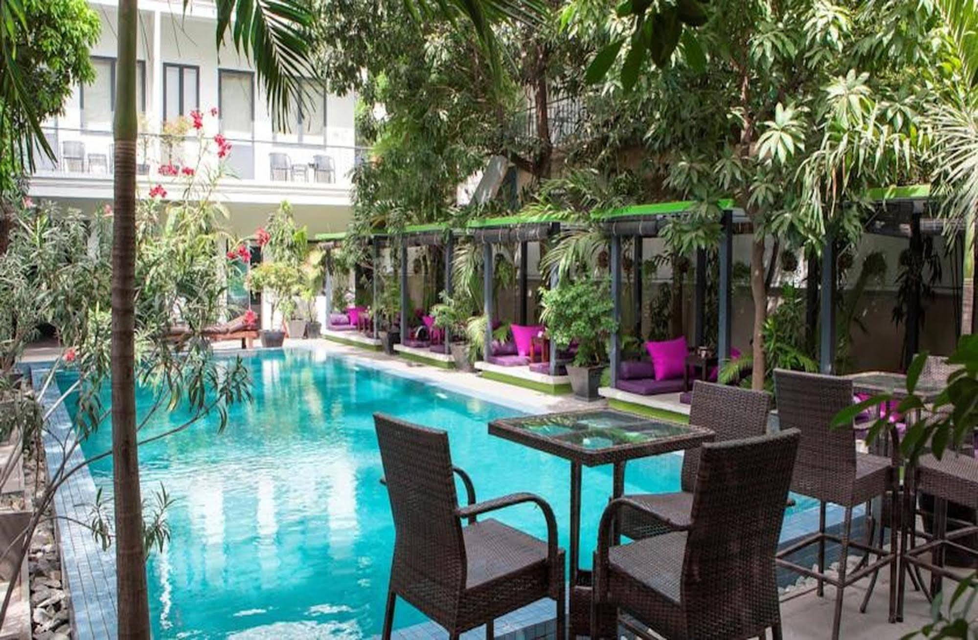 Hotel The 252 Phnom Penh Esterno foto