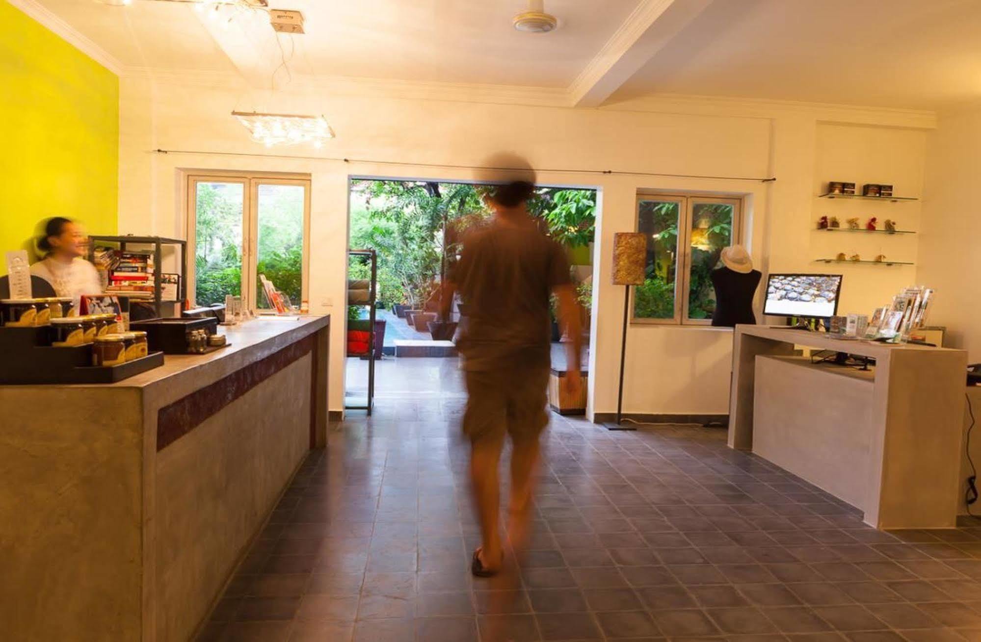 Hotel The 252 Phnom Penh Esterno foto
