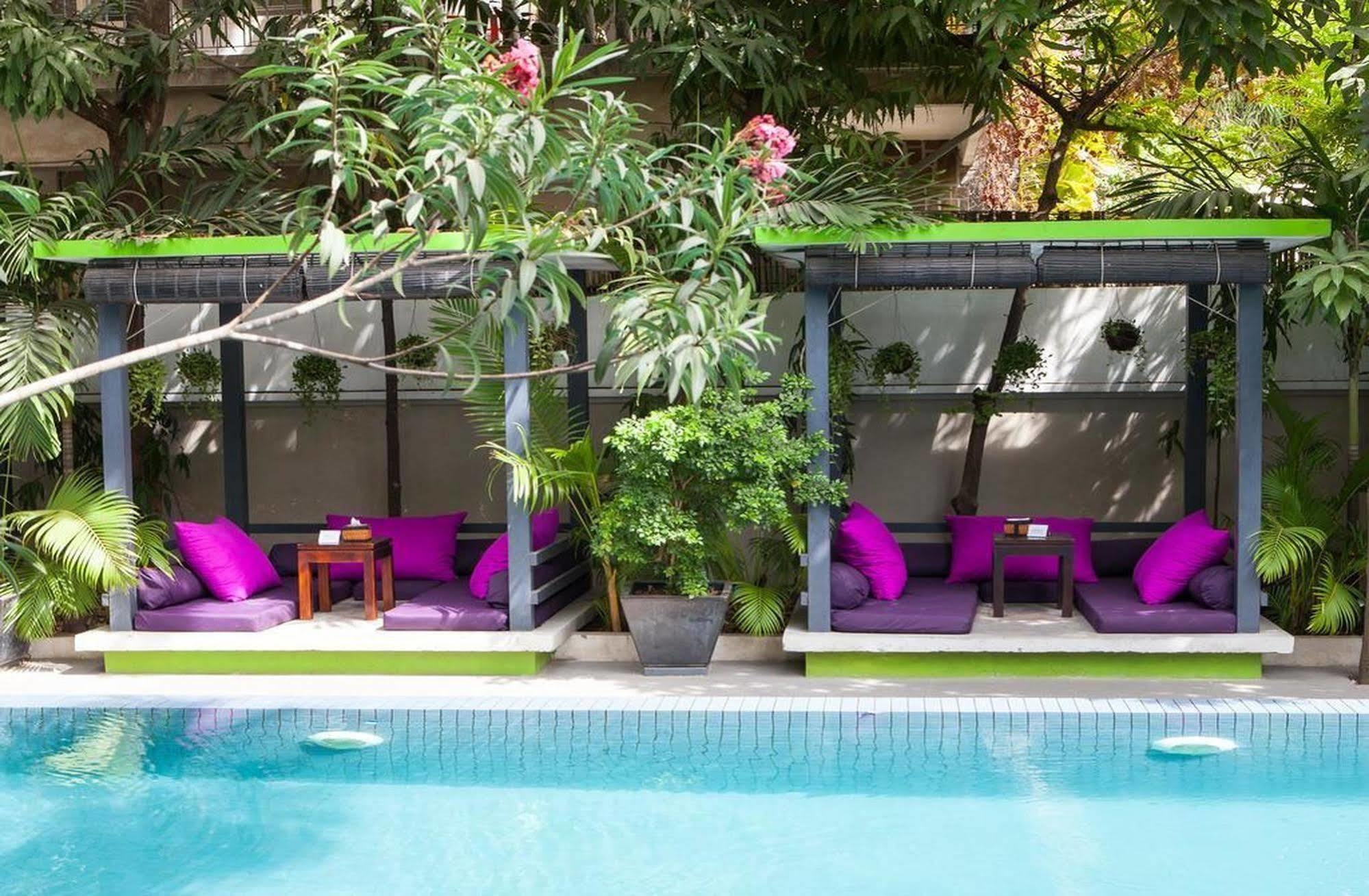 Hotel The 252 Phnom Penh Esterno foto