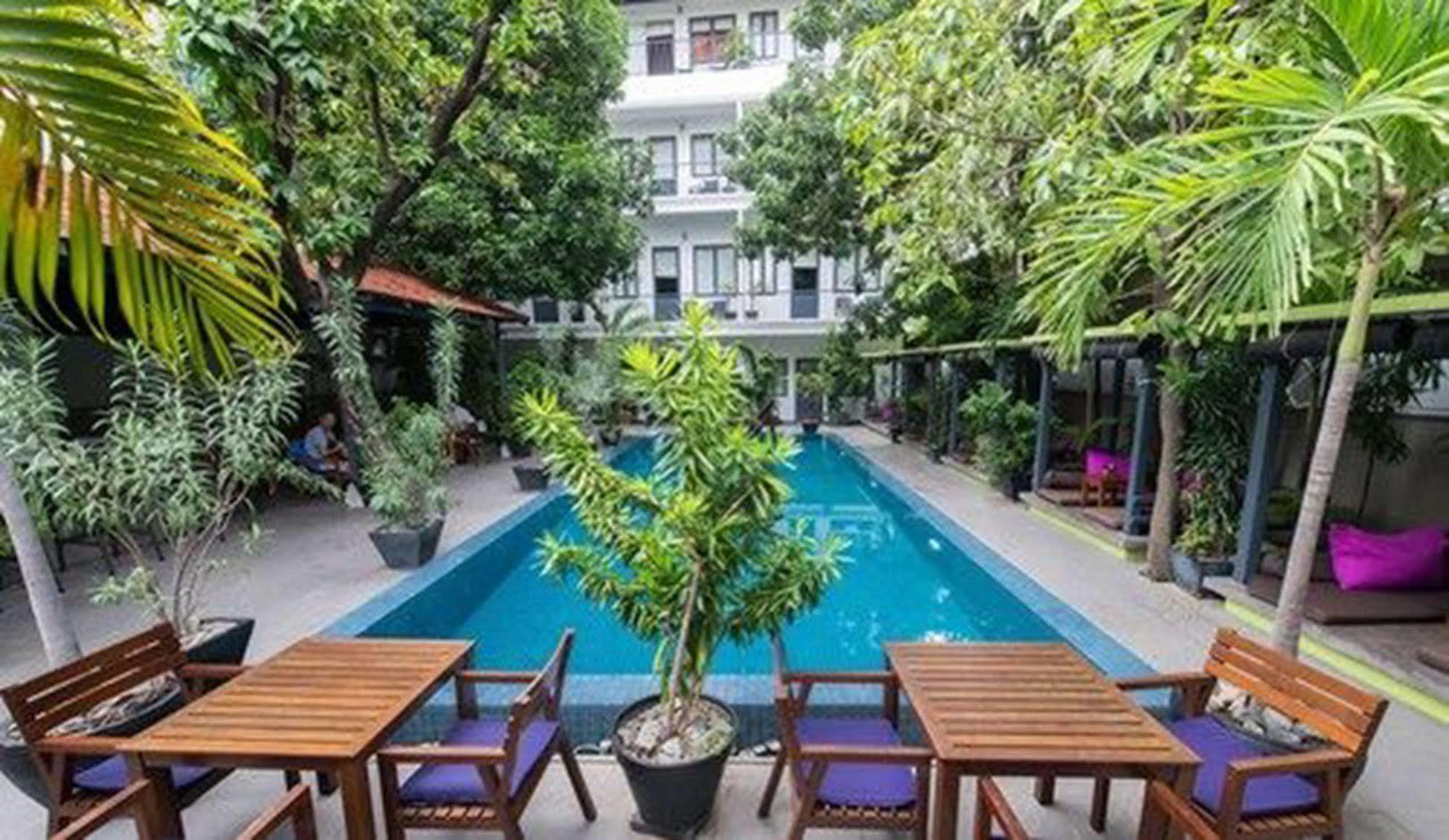 Hotel The 252 Phnom Penh Esterno foto
