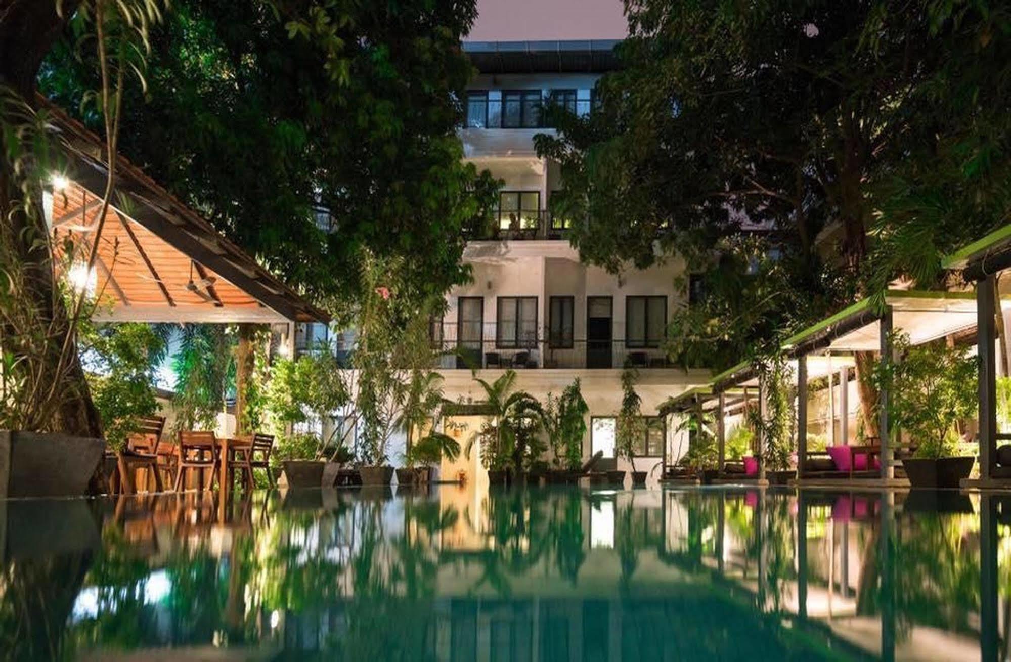 Hotel The 252 Phnom Penh Esterno foto